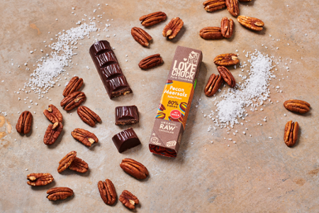 Lovechock Riegel: Daring bitter chocolate with pecan nuts and sea salt